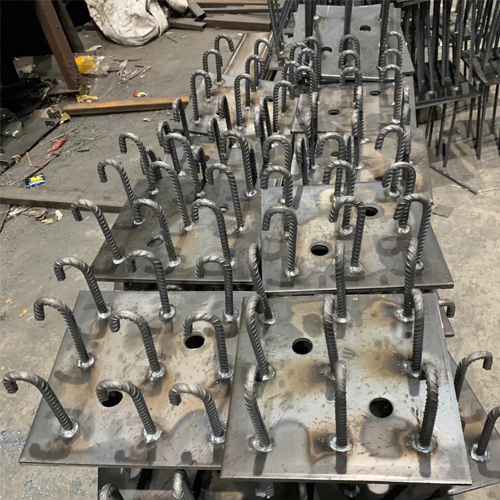 图纸中如何确定鞍山预埋件的位置？